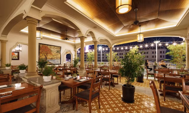 The Chic Vibes – Hành trình khám phá hương vị gà theo phong cách tinh tế tại Rex Hotel Saigon