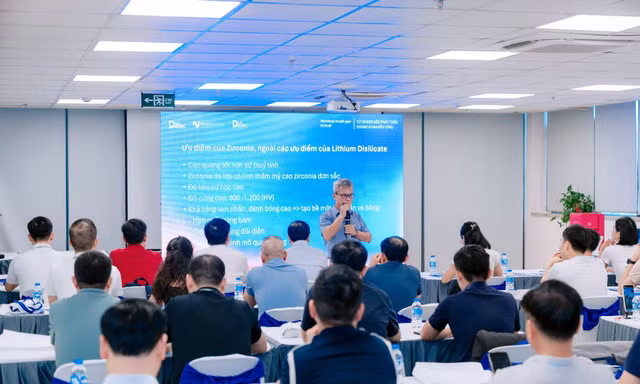 DETEC và SmartVeneer tổ chức workshop chia sẻ về Veneer và phát triển phòng khám bền vững