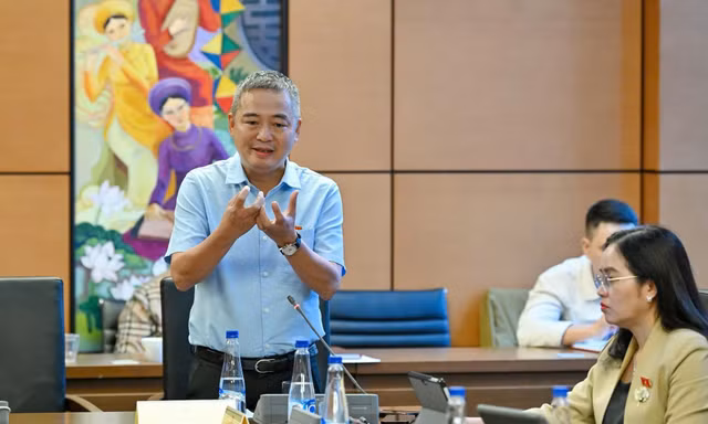 Bổ sung thuốc lá nung nóng, thuốc lá điện tử vào danh mục cấm: Vẫn còn nhiều ý kiến