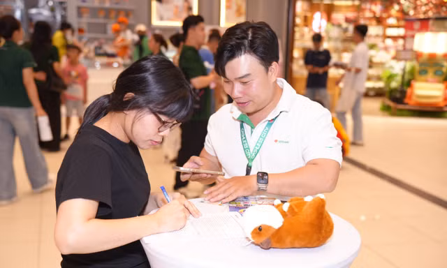 “VPBank tới rồi, mở “lời” ngay thôi” tạo dấu ấn tại điểm dừng đầu tiên ở TP.HCM