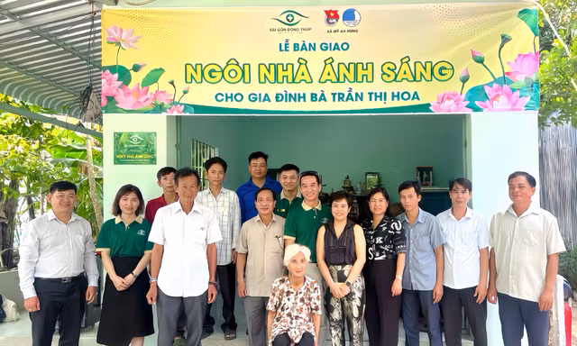 Bệnh viện Mắt Sài Gòn Đồng Tháp trao tặng 'Ngôi Nhà Ánh Sáng' thứ 2, tiếp nối hành trình sẻ chia vì cộng đồng