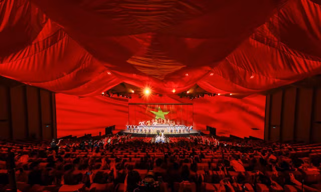 Vingroup tặng 50% giá vé show “Đất Nước Thiên Hùng Ca” - tri ân người có công, người cao tuổi và học sinh, sinh viên
