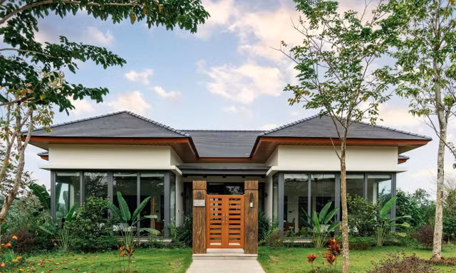 'Ốc đảo xanh' Lake View Family Villa 