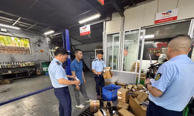 Quản lý thị trường Hà Nội phát hiện hơn 800 phụ tùng ô tô có dấu hiệu giả mạo nhãn hiệu nổi tiếng