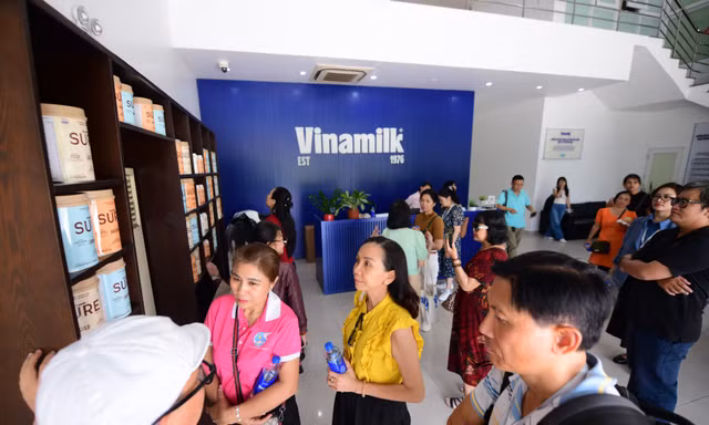 Vinamilk đón thế hệ 'đồng niên' tham quan nhà máy với lời hứa chăm sóc sức khỏe bằng dinh dưỡng chất lượng