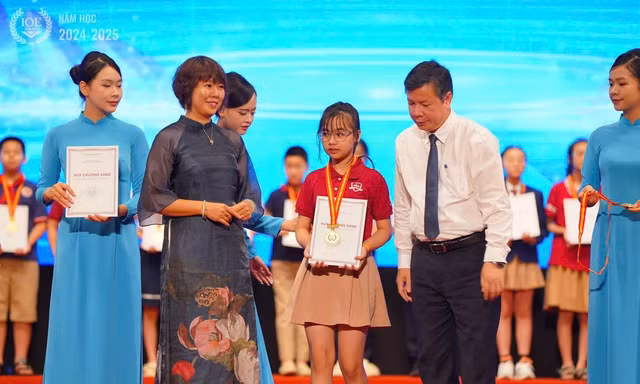 Học sinh iSchool lập "cú đúp vàng" tại đấu trường IOE Quốc gia