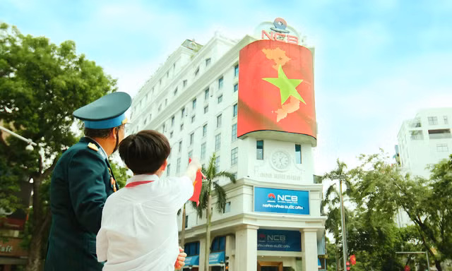 Điều gì khiến MV Việt Nam – Tự hào tiếp bước tương lai 'phủ đỏ' mạng xã hội