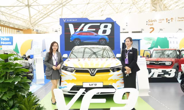 VinFast chinh phục người tham dự Tuần lễ Công nghiệp và Công nghệ Việt Nam 2025 bằng dải sản phẩm xe điện ấn tượng