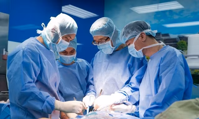 Khớp gối nhân tạo 'trôi' khỏi ổ khớp sau 5 năm phẫu thuật