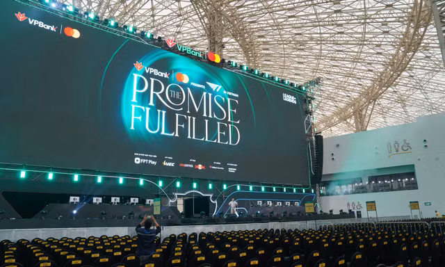 Choáng ngợp sân khấu đại tiệc eSports VPBank Presents T1 in Vietnam: The Promise Fulfilled