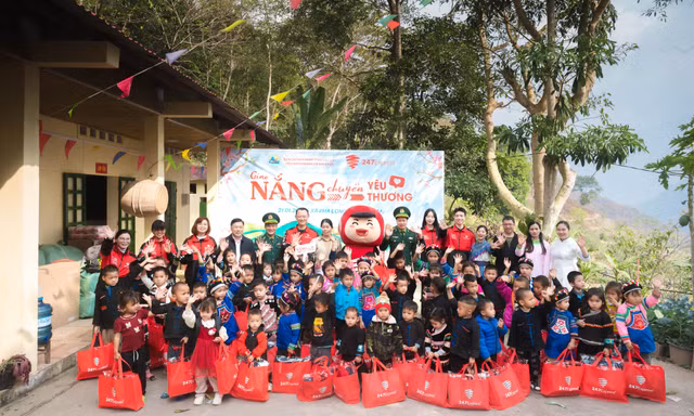 Chuyến xe giao hàng đặc biệt mang Tết sớm đến học sinh vùng cao Lào Cai – Tuyên Quang