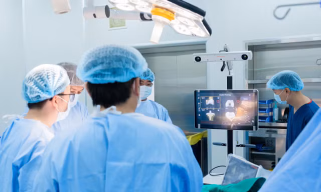 Đưa robot thay khớp hiện đại hàng đầu thế giới đến Vinmec Phú Quốc