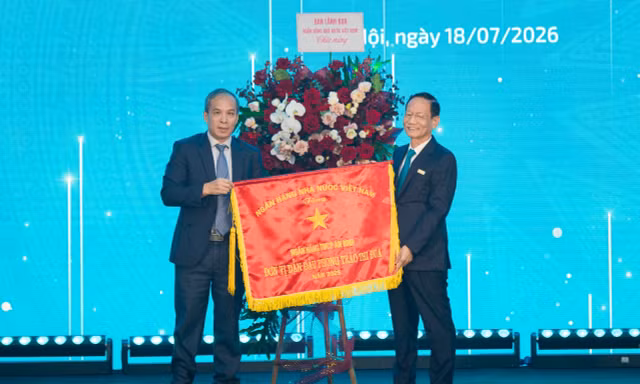 ABBank nhận Cờ thi đua của NHNN, ghi nhận nỗ lực đổi mới và phát triển bền vững
