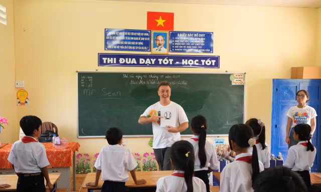 ILA thắp sáng tương lai học trò Giồng Nổi bằng những lớp học mới