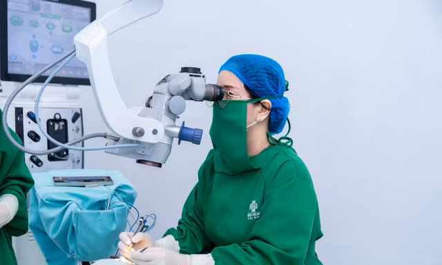 Ba chị em và hành trình khôi phục thị lực sau bóng mờ đục thủy tinh thể 