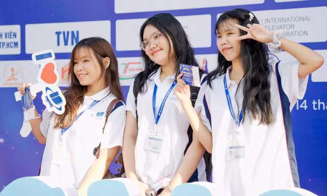 Cô gái Campuchia giỏi 3 ngoại ngữ chọn học đại học ở Việt Nam