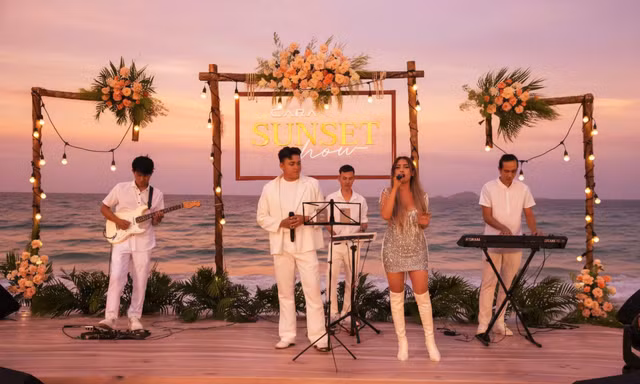 Chuỗi đêm nhạc trên biển lần đầu tiên xuất hiện tại bãi dài với Cara Sunset Show