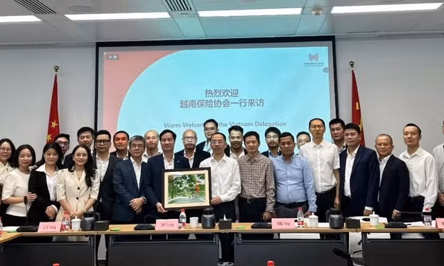 Đoàn công tác Quỹ Bảo hiểm xe cơ giới thăm và làm việc tại Trung Quốc
