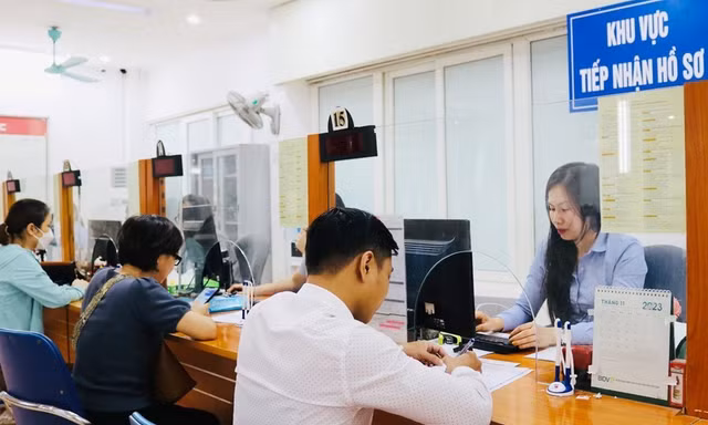 Người lao động thất nghiệp được hưởng trợ cấp gấp 5 lần lương tối thiếu