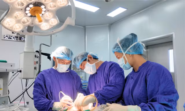 Vinmec Nha Trang phẫu thuật ung thư tuyến giáp không để lại sẹo: Giữ trọn giọng nói và sự tự tin cho người bệnh