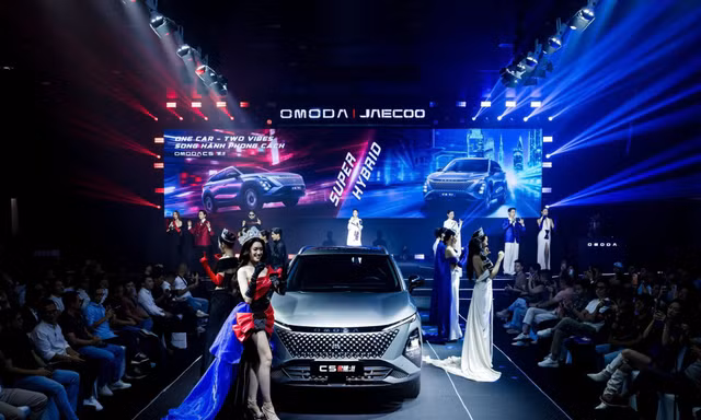 Tận hưởng bữa tiệc thời trang với chủ đề “One Car Two Vibes – Song hành phong cách” tại lễ ra mắt C5 SHS-H