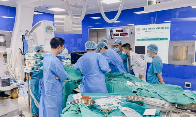 Bệnh viện Đa khoa Hồng Ngọc cứu sống bệnh nhân ngừng tuần hoàn nhờ kỹ thuật tim phổi nhân tạo 