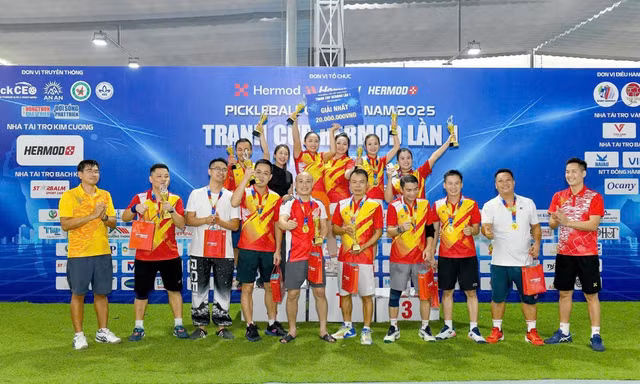 Sôi nổi giải Pickleball đồng đội tại Hà Nội