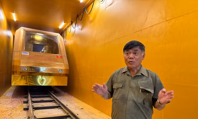 Tàu điện dát vàng thử nghiệm chạy ngầm tại Hà Nội