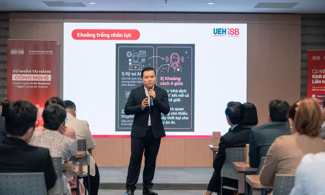 Có gì trong chương trình Cử nhân Tài năng Công nghệ AI for Business tại UEH.ISB