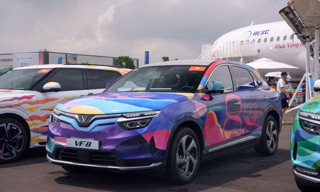 VinFast VF 8 - 'Kẻ mạnh' khuấy động cuộc đua phân khúc SUV cỡ D