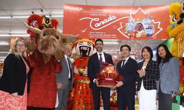 Bộ trưởng Bộ Thương mại Quốc tế Canada thăm siêu thị BRGMart Phạm Ngọc Thạch