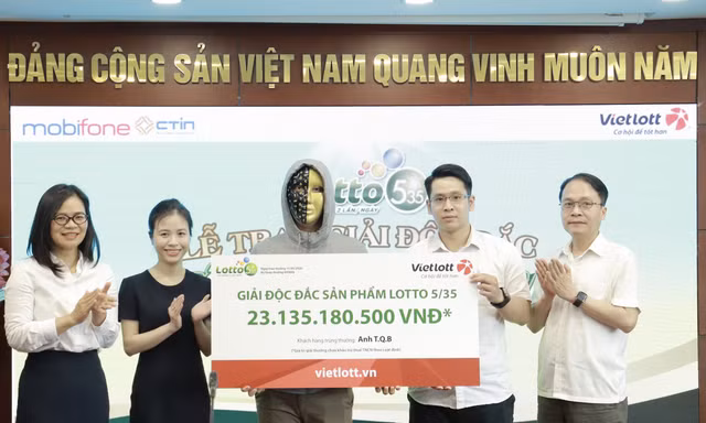 Một nhân viên ngân hàng trúng giải độc đắc Vietlott