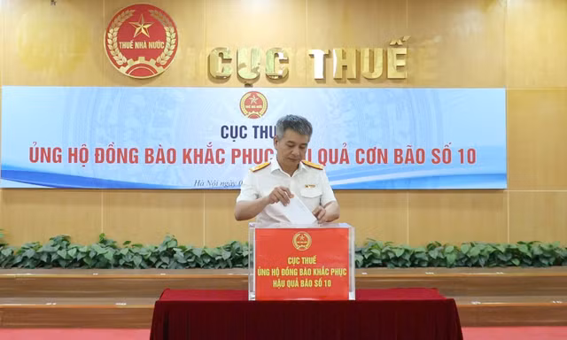 Cục Thuế quyên góp gần 500 triệu đồng ủng hộ đồng bào khắc phục hậu quả sau bão số 10