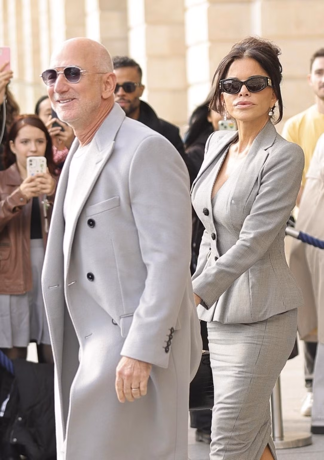 paris-france-jeff-bezos-lauren-112787283.jpg