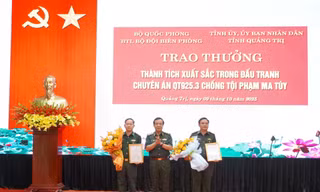 Trao thưởng thành tích xuất sắc trong vụ bắt giữ 500kg ma tuý tại Quảng Trị 