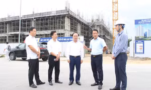 Đoàn công tác của Bộ Xây dựng kiểm tra tiến độ dự án nhà ở xã hội ở Bắc Ninh.