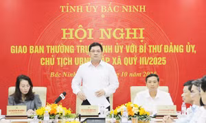 Bí thư Tỉnh ủy Nguyễn Hồng Thái chủ trì hội nghị.