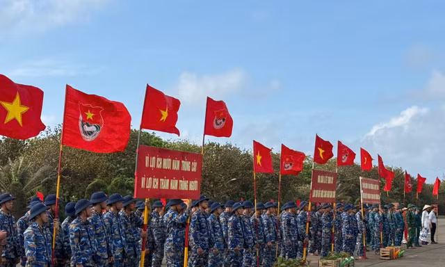 Trường Sa rộn ràng hưởng ứng 'Tết trồng cây' đầu Xuân Bính Ngọ 2026