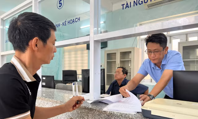 Quá tải hồ sơ chứng thực, Khánh Hòa tìm giải pháp 'ủy quyền' cho công chức xã 