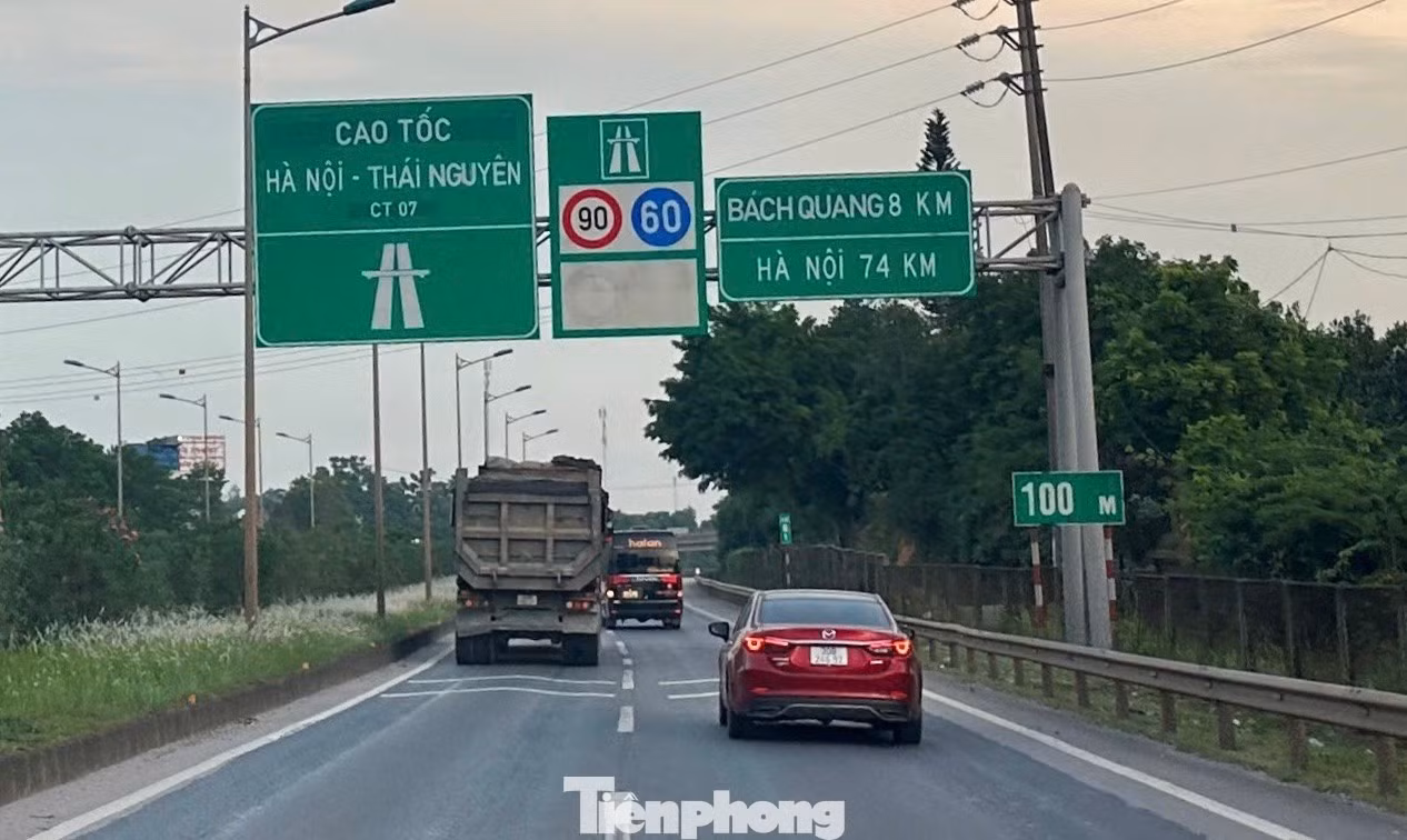 Cao tốc Hà Nội - Thái Nguyên hiện nay vừa xuống cấp vừa quá tải lưu lượng xe. Ảnh: T.Đảng.