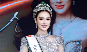 Á hậu Trịnh Mỹ Anh tự xin đi thi Hoa hậu Trái Đất