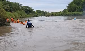 Nam sinh mất tích khi tắm sông cùng bạn