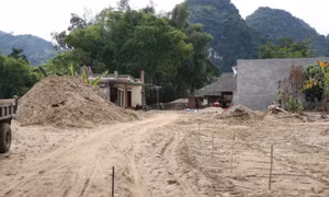 Cận cảnh ngôi làng bị lũ đưa về mỏ cát ' bất đắc dĩ' trị giá 20-30 tỷ đồng tại Lào Cai 