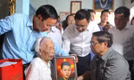 Thủ tướng Phạm Minh Chính thăm hỏi, tặng quà Mẹ Việt Nam Anh hùng ở Quảng Trị 