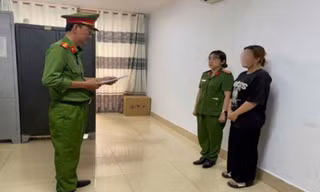 Đánh con 4 tuổi ngã tử vong, người mẹ trẻ bị khởi tố