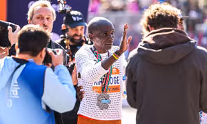 Huyền thoại marathon Eliud Kipchoge và ngọn lửa cảm hứng bất tận