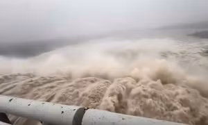 Lũ dữ ở miền Trung và bài học thủy điện xả nước cứu dân được 'trả tiền' 
