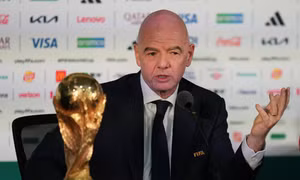 Chủ tịch FIFA Infantino triệu tập họp khẩn giữa làn sóng phản đối chưa từng có 