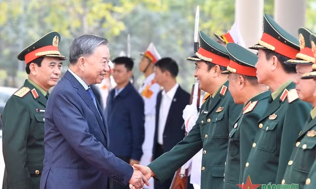 Tổng Bí thư: Quân đội Nhân dân vững bước dưới cờ Đảng quang vinh