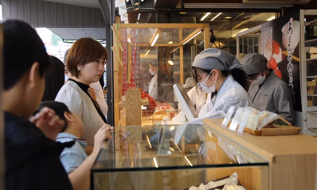 'Đột nhập' tiệm bánh mochi nổi tiếng trăm năm ở Nhật 